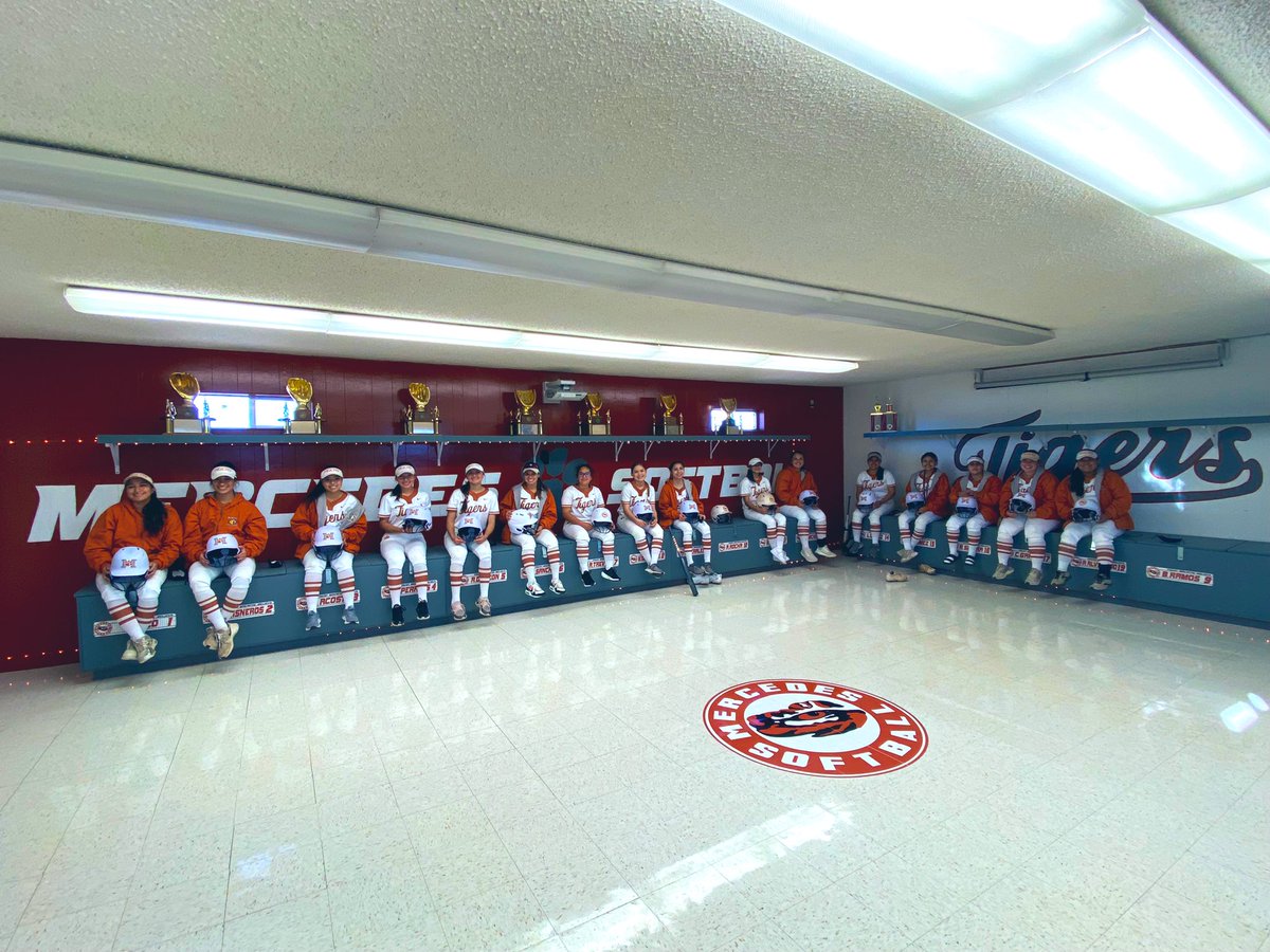 TigerSoftball21's tweet photo. We were finally able to move our girls into their new home. 🐅🧡 You’ve earned this. Now let’s keep working! #TigersDen https://t.co/OHIk1rWHwz