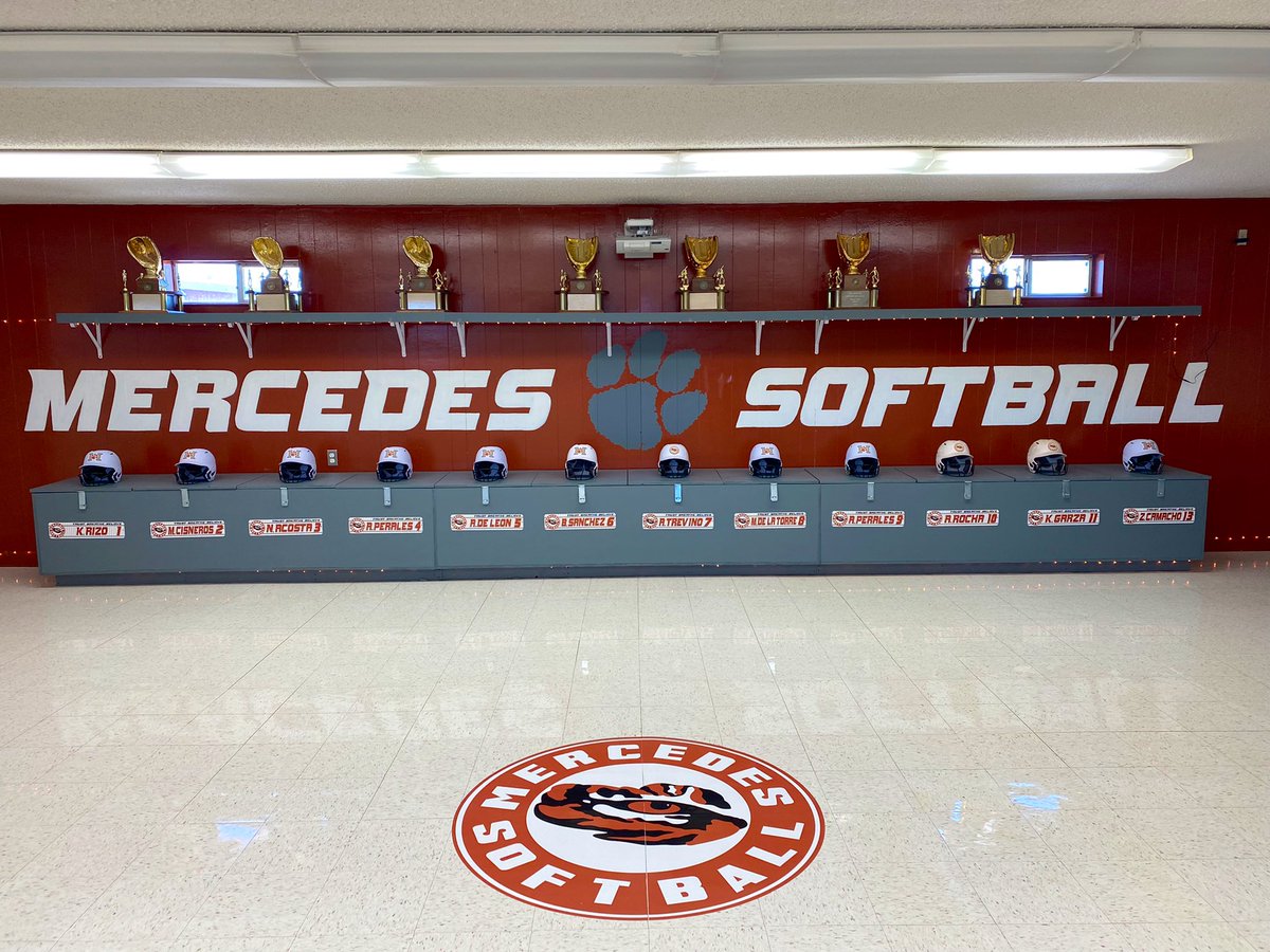 TigerSoftball21's tweet photo. We were finally able to move our girls into their new home. 🐅🧡 You’ve earned this. Now let’s keep working! #TigersDen https://t.co/OHIk1rWHwz