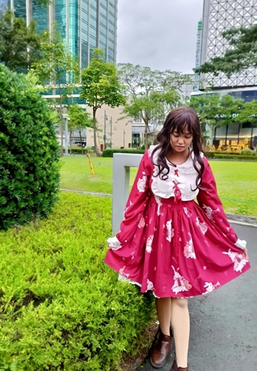 Jessalee_23's tweet photo. “Chin up Princess. Or the crown slips.” 👑👸

#Lolita #BunnyRedLoli https://t.co/4tfk9pF1CM