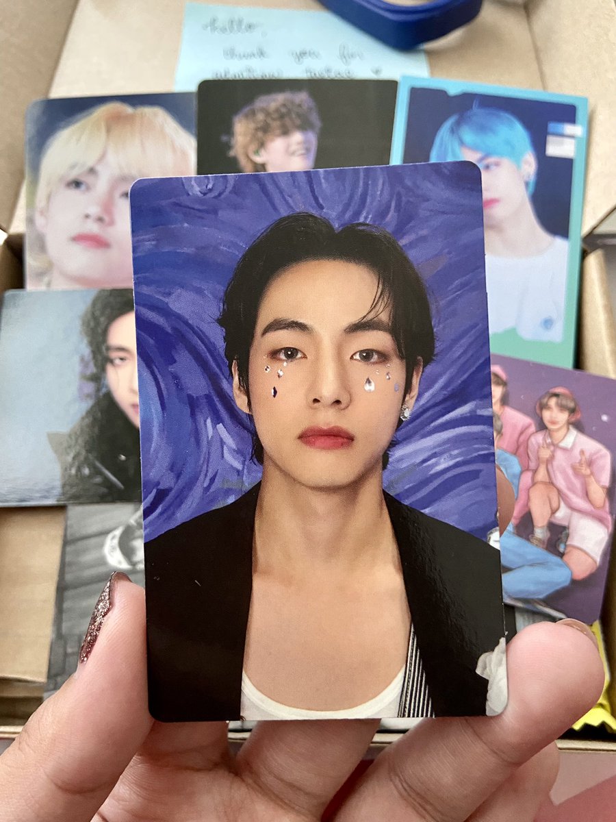 nottaehyunggie's tweet photo. My MOTS ON:E agenda finally complete. Taehyung finally came home 😭😭😭💜 Thank you so much @jimarchion for the fast and safe transaction! 💜 https://t.co/kxuVS2pWXf