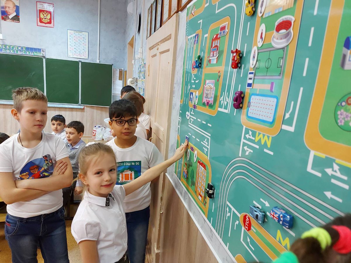 school96samara's tweet photo. Отряд «ЮИДовец-96»  принял активное участие в городской акции «Жизнь-важнее скорости!» по пропаганде безопасности дорожного движения. Вместе со своим руководителем показали мастер-класс по изготовлению « Оберегов безопасности» https://t.co/2MkC0Rgadn