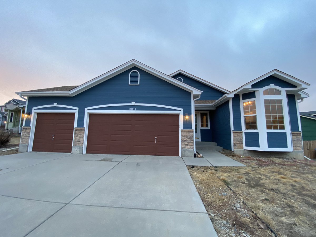 tateyK_'s tweet photo. late post on twitter, but we are home owners 🏡🗝 https://t.co/3Au1RNDlAJ