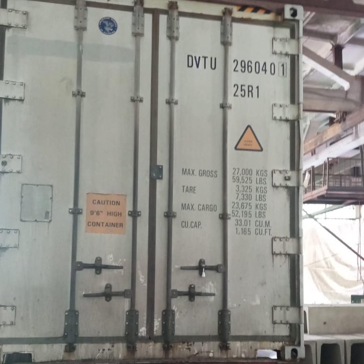 contoperator's tweet photo. Погрузка 20-футового рефконтейнера Thermo King. Устройства этого производителя способны работать при очень низких температурах, до -60°С.
Груз - присадки к минеральным маслам, не опасный.

ООО «Столичный Контейнерный Оператор»
https://t.co/5aO2CcyA1J
8-495-1286060 https://t.co/LxaAWOnKJh