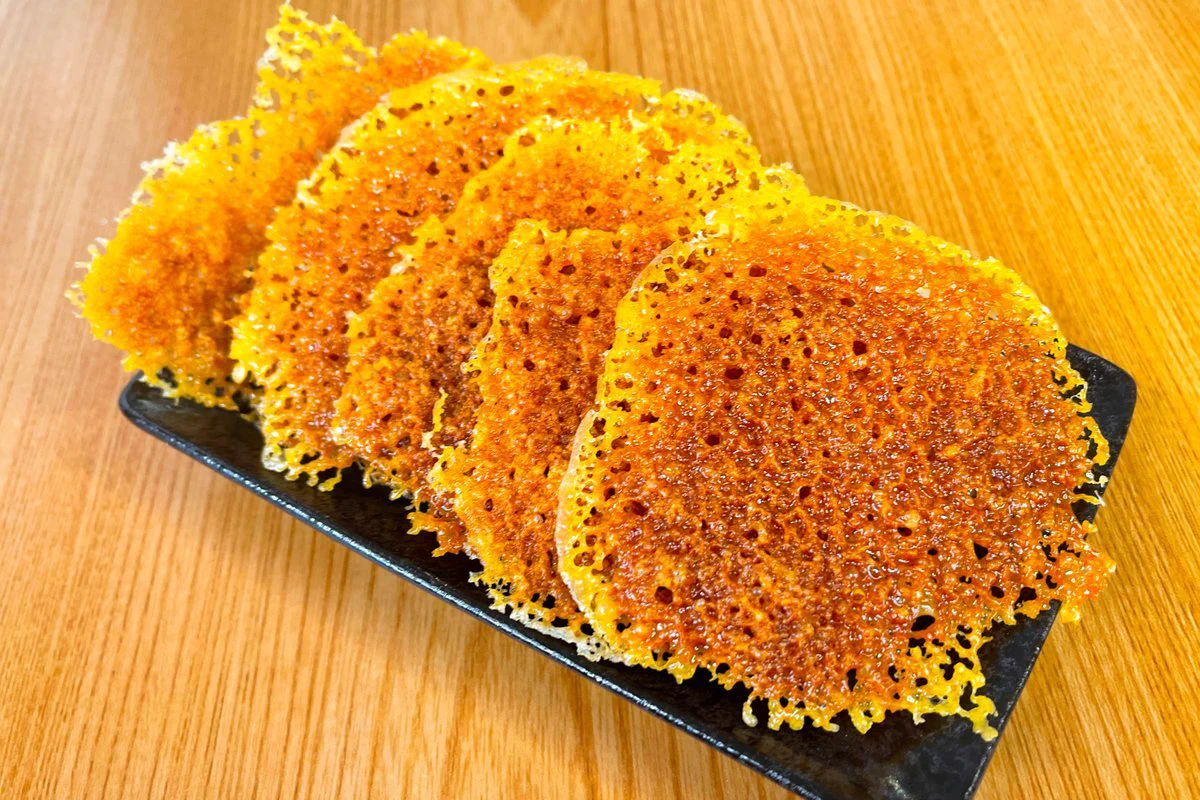 必要な材料はとろけるチーズだけ？！作り方もびっくりするほど簡単な「おつまみ」レシピ！