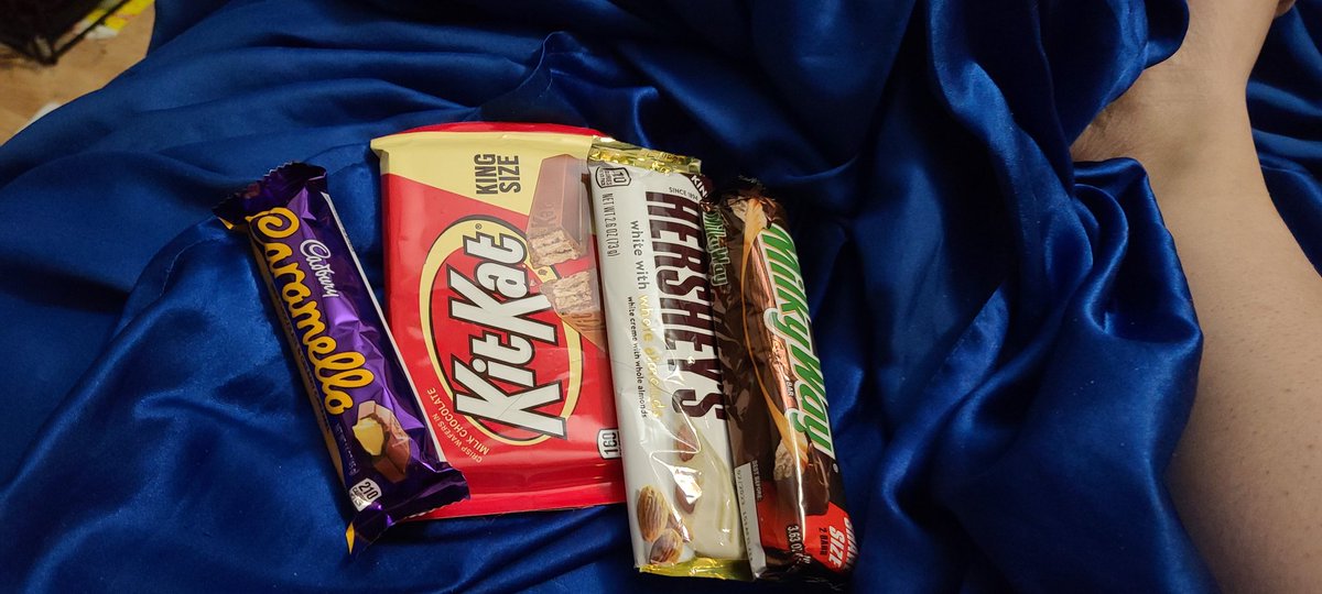 di_winston's tweet photo. Box of #chocolates for #ValentinesDay is nice..but better when they know the type of chocolate u really like,u don't have 2 guess what's what in a #mysterybox 😏 😉 🤣🤣 best Valentines treats ever❤❤#chocolate #knowsmesowell #firstvalentinesday #sweet #goodbyediet #hesagoodone https://t.co/0YvW3JkjBc