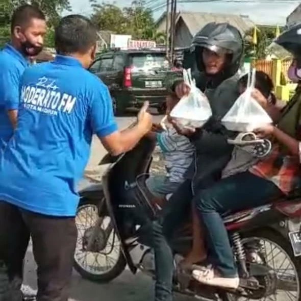 Radio Moderato adakan event "Warung makan gratis in collaboraction with naskah community", Selasa 15 February 2022