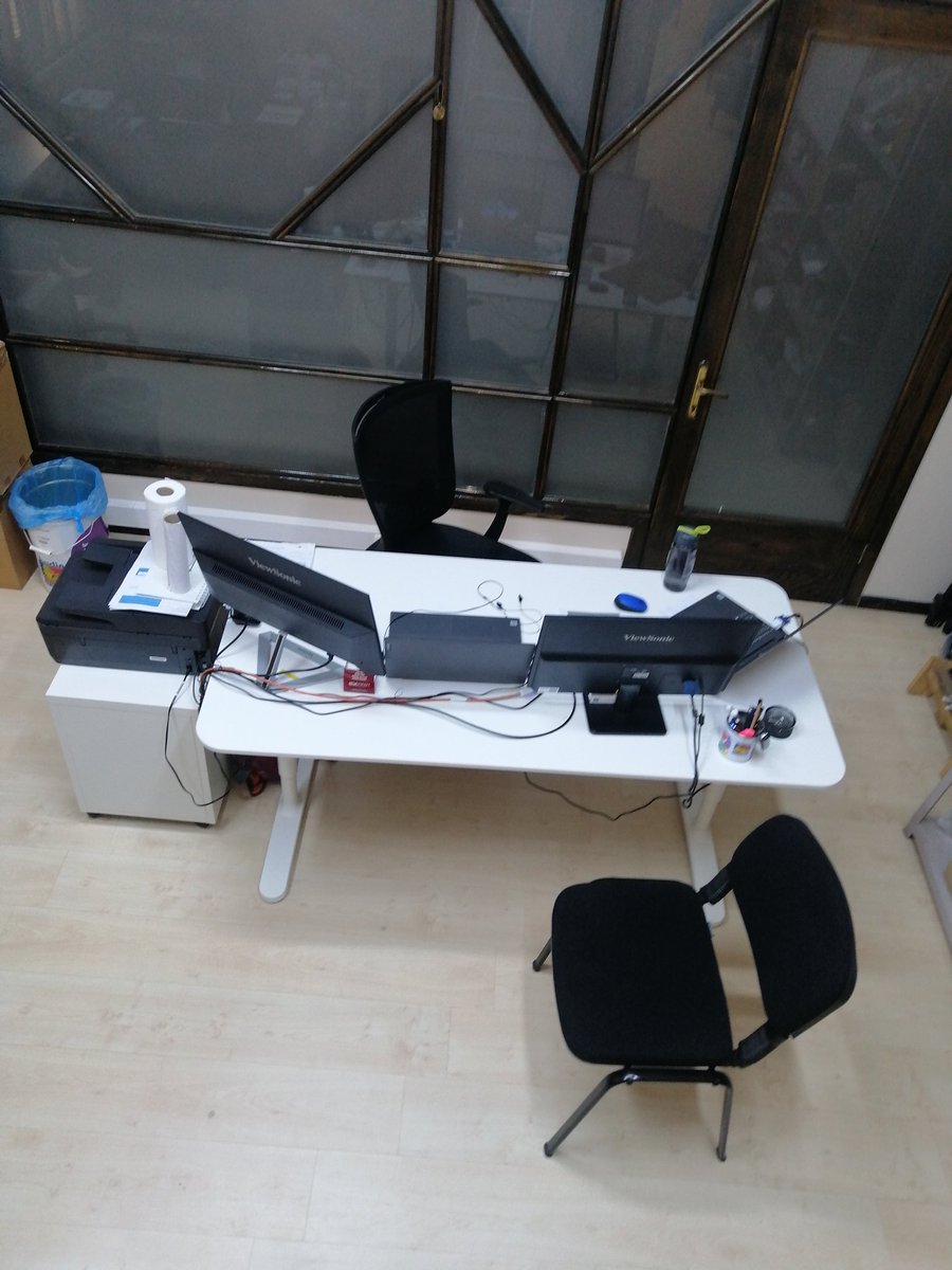 Galiba idari personellerden birisi gamerlik yapıyor