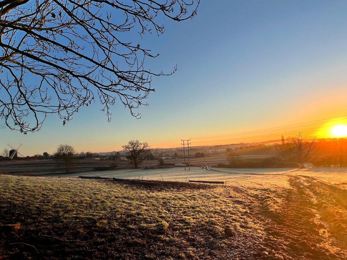 GTAccessLtd's tweet photo. Positive Quote of the Day

 “There’s a sunrise and a sunset every single day, and they’re absolutely free. Don’t miss so many of them” – Jo Walton

#postivequote #thoughtoftheday https://t.co/QDwc8YdVfp