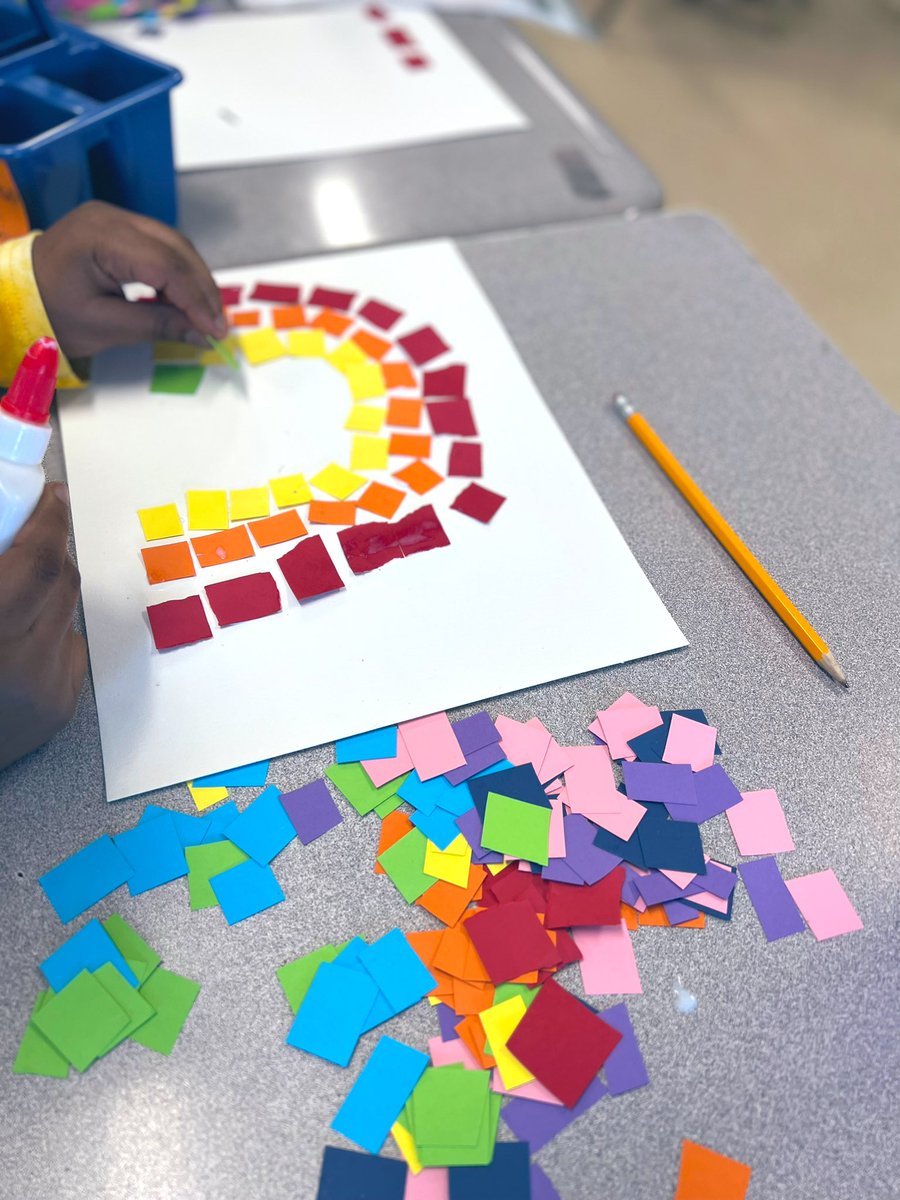 MsRehine's tweet photo. Grade 2/3s created Paint and Paper Collages inspired by the works of Alma Thomas 🎨🖼 #BHM #AlmaThomas https://t.co/Yx5bIuRUaZ