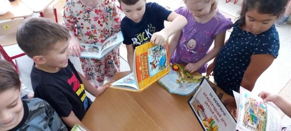 В рамках участия в международном дне книгодарения воспитанники МБДОУ "Детский сад 110" прислали книги в подарок для воспитанников подготовительной группы МБДОУ "ЦРР - детский сад 402"