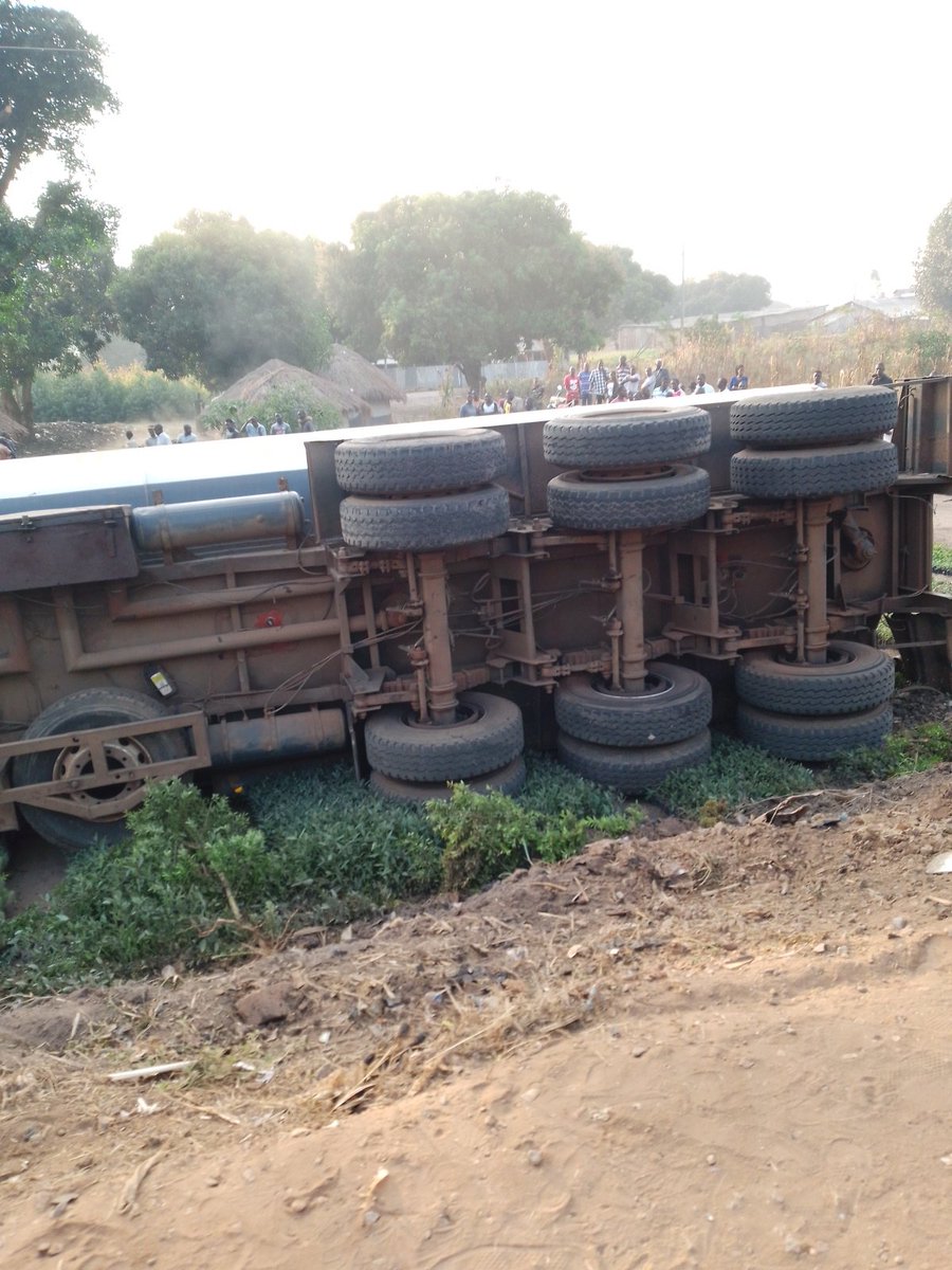 MJanerous's tweet photo. So sad this morning an accident happened along kampala Gulu high way where by the the danger Petro vehicle was over taking the double cabin and later lost control &amp; fell side ways the driver survived but the driver of the double cabin was rushed to the main hospital https://t.co/7z3QMidf2h