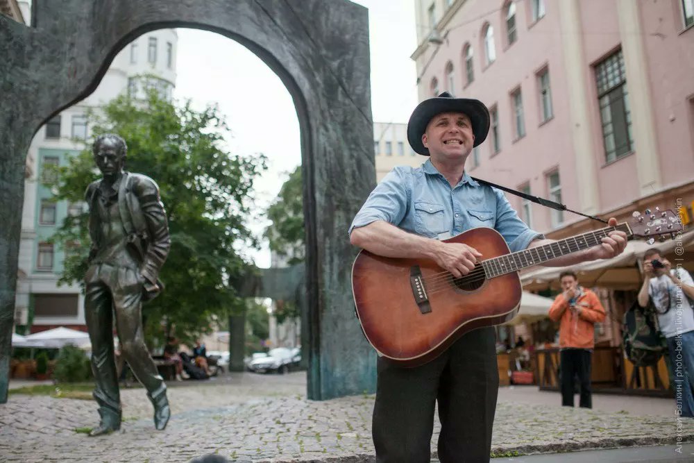 arbatzam's tweet photo. Ждем  музыкальную весну, музыку на открытом воздухе и готовы восхищаться талантами исполнителей: https://t.co/oAJlksNoEG

#Москва #музыканты #моспродюсер #УличныйАртист https://t.co/RkAjflFLgo