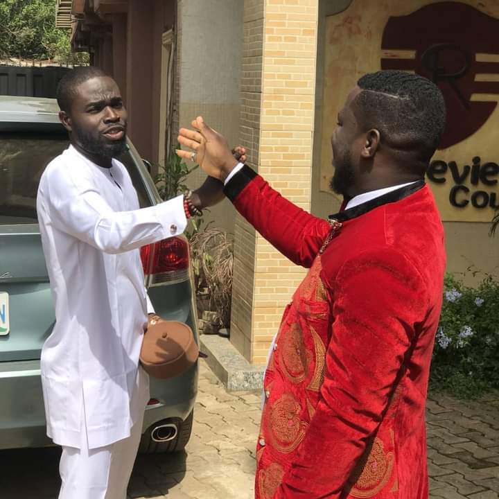 coolfinesse's tweet photo. Too Nwoke Igbo ibé gị aha dị mma!

Ị hụ Jeanne gị n’ụzọ, kele ya n’olu igbo, too ya aha ka ụmụigbo si eme.

Kwalie ya ọtọ n’etiti ndị ọzọ ka ha maara na ọ bụ onye pụrụ iche. Ọnwere ihe kpatara ndị nna nna anyị ha ji etu onwe ha aha ma ha zute n’ụzọ. https://t.co/S77DpE4mea