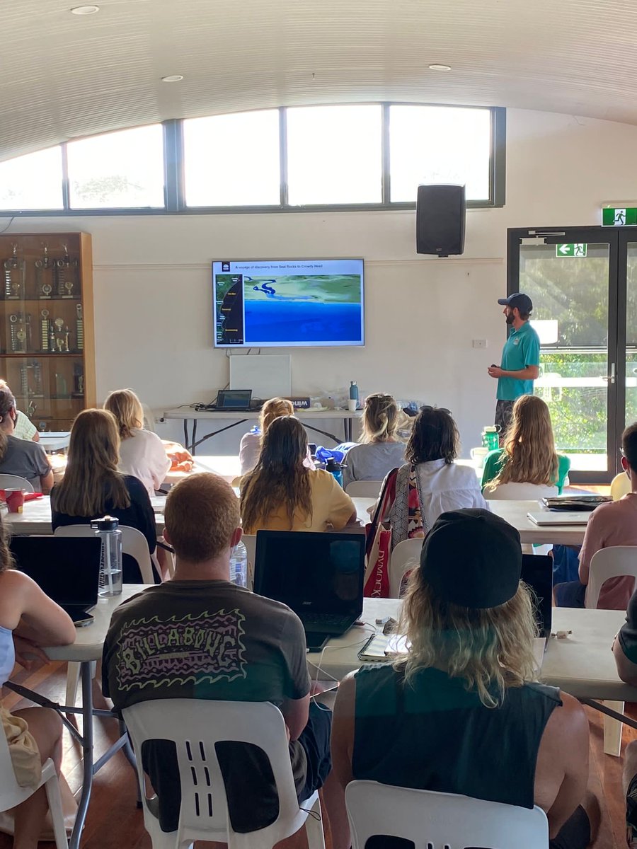 Big thanks to ⁦@MikeKinsela⁩ for coming along to part of our ⁦@Uni_Newcastle⁩ #coastal #field course and teaching our ⁦@UoN_CaMS⁩ students all about coastal #sediment #compartments!