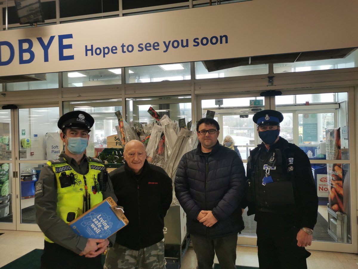 Today I was part of a community engagement event at Carbis Bay Tesco with the St Ives PCSO.
Listening to local concerns, passing advice and offering home visits to carry out home fire safety checks.
🚓🚑🚒
<a href="/DC_Police/">Devon & Cornwall Police</a> <a href="/CornwallFRS/">Cornwall Fire and Rescue Service</a> <a href="/swasFT/">South Western Ambulance Service</a>