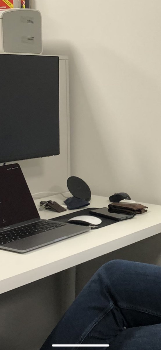 busted, <a href="/krizdabz/">Kristaps Skutelis</a>! twitterī saka, ka apple pele ir *?$%^* nevis maģiska, bet birojā lieto :)