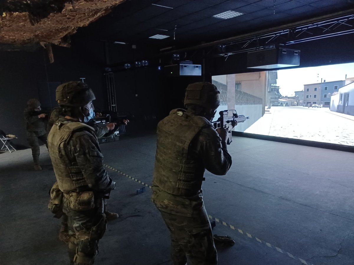 FUTER_ET's tweet photo. El ELAC 1  del grupo de caballería “CALATRAVA” II/16 en instrucción de tiro mediante medios de simulación en la búsqueda de la necesaria preparación del combatiente.
RAC "Castilla" 16 #BrigadaExtremadura https://t.co/awl0ODqncl