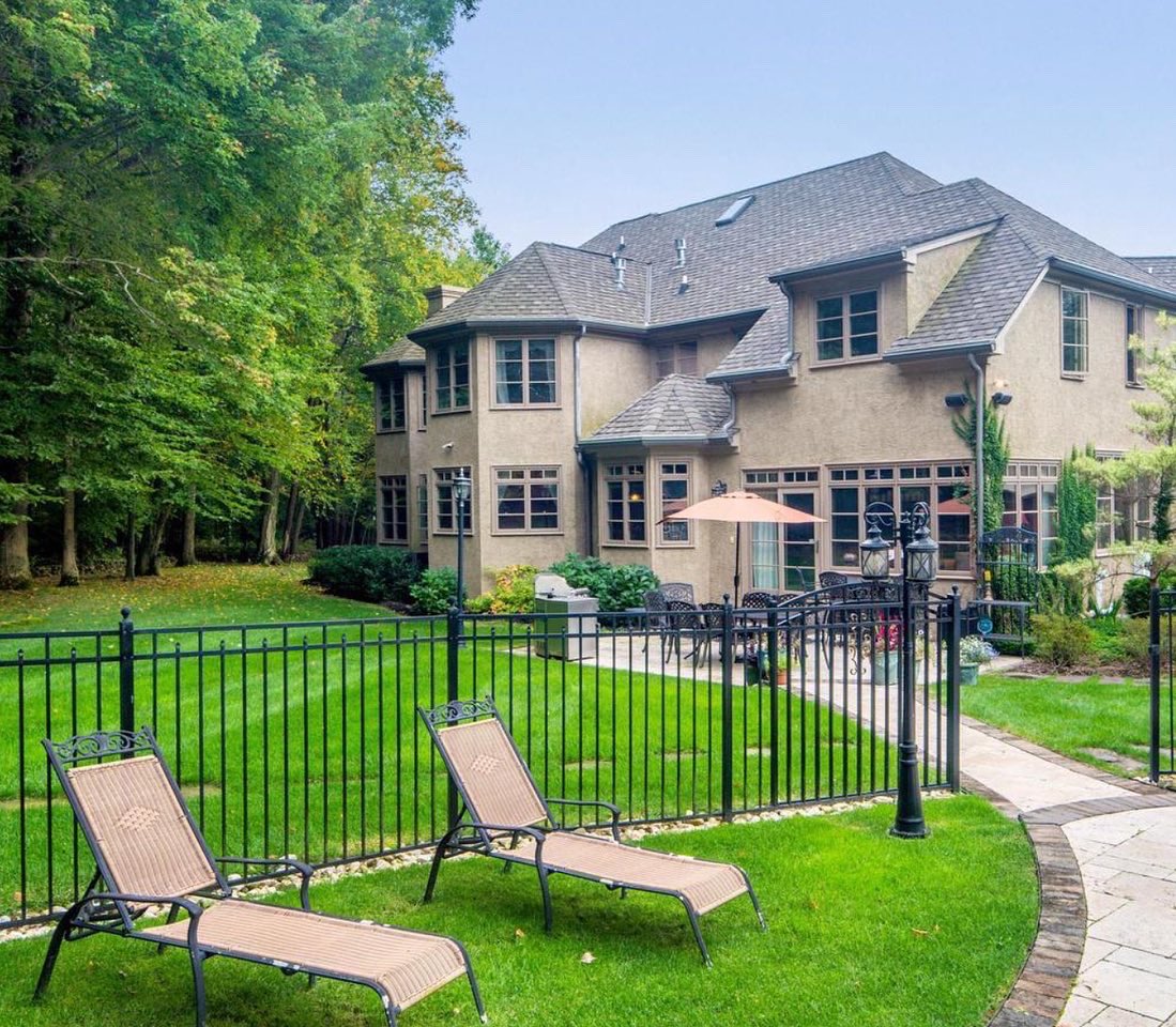 SusieKunkel's tweet photo. Luxury short sales can offer a prime buy opportunity! My negotiators can help you secure a great value, donโt be intimidated by the asking price!
For info on this home and luxury short sales available in Villanova and New Hope, DM me ๐๐ผ
#luxuryhomes #foreclosures #asksusanna https://t.co/MO18PkL2Hl
