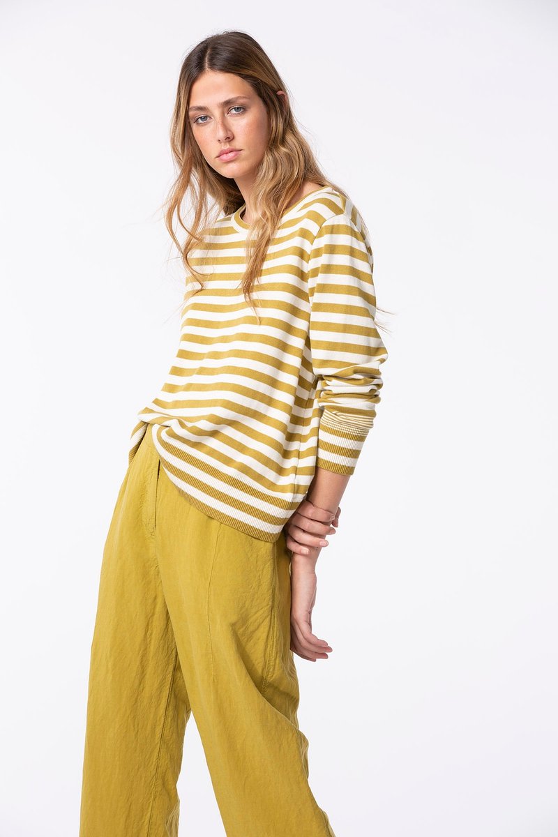 NEW IN * NEW IN * NEW IN *

The lightweight striped jumper Oneala has been designed with a boxy fit in mind, and the narrow shoulders hint at a more feminine touch.

Shop ISCHIKO® Pullover Oneala / 100% Cotton

#OSKA #ISCHIKO #Newin #SS22 #SpringSummer22 #Sustainable