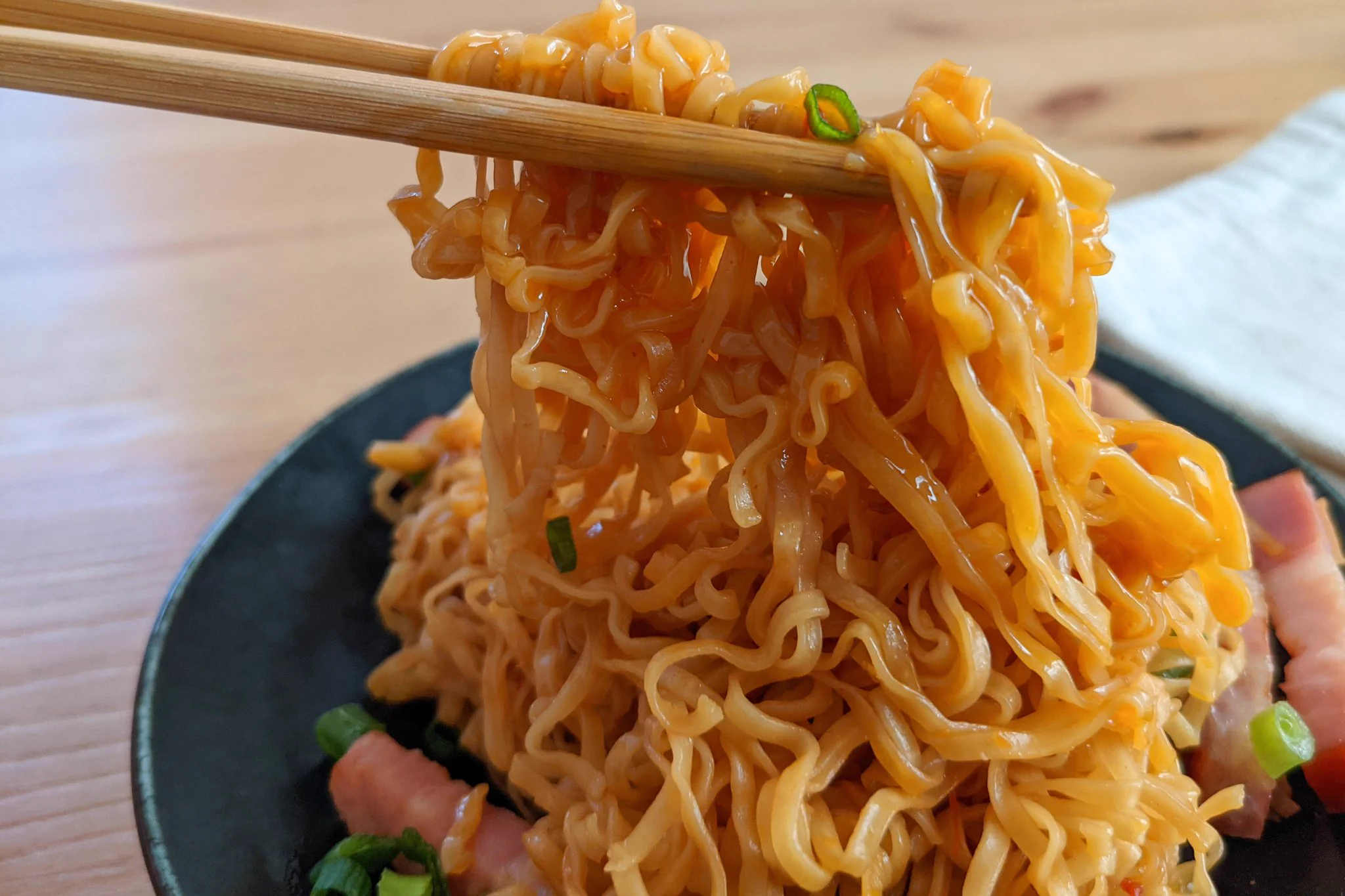 ベーコンが入っていて、食べたときの満足感が大きそう！「チキンラーメン」のアレンジレシピ！