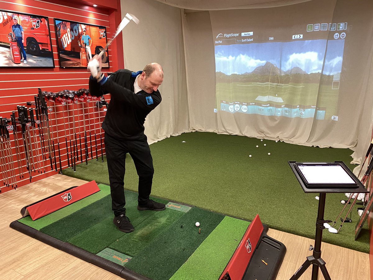 Sqvawksqvare's tweet photo. First time in my puff I’ve been custom fit for equipment💁‍♂️! I wasn’t aware balata balls and persimmon woods no longer existed😆! Thank you @scgolftech for your time👍 Can’t wait to partner with @WilsonGolf this year and thank you for the support  @parsonsdrew1 &amp; @ChrisCurrieGolf https://t.co/BqiY5o8Pp1