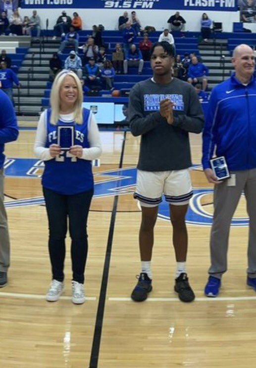 LisaLakerFCHS's tweet photo. @Bryan_13_2022 THANK YOU for inviting me to 🏀⚡️! I am SO PROUD of you on and OFF the court! 😎🏀💙😎🏀💙@FCHSPrincipal @flasheshoops @FTCSC @FCFlashes https://t.co/wDV7VyiK9L