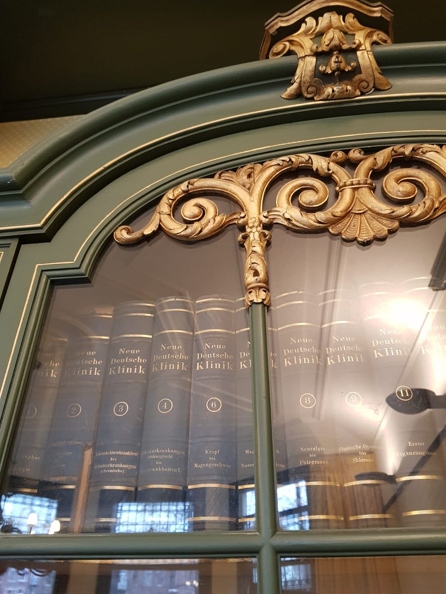 OPZOOMER SCHRIJFT MEE
Vandaag aan de schrijf: medewerkers van @opzoomermee. Onze De Schrijfschool leert ze creatief zakelijk schrijven. Op naar nog meer beeldende en overtuigende teksten over jullie goede arbeid, Opzoomer Mee'ers. Dank, ook aan Volksuni 010 voor de sjieke zaal.