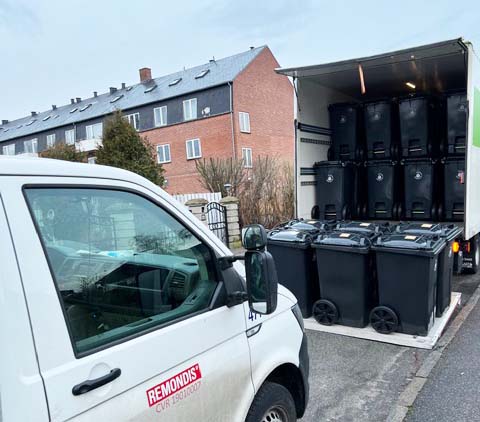 RemondisD's tweet photo. REMONDIS beholderservice i København er på vegne af Københavns Kommune i gang med udrulningen af ca. 10.000 nye 240 liters beholdere til pap.

Se mere her: https://t.co/lAiUfTMK50

#affaldssortering #beholderservice #københavn #genanvendelse #remondisdk https://t.co/CfcIdH1y0S