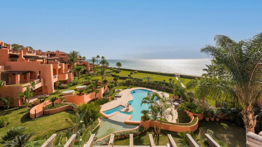 expertvillas's tweet photo. Stunning frontline duplex penthouse in one of the most exclusive gated communities in Marbella
https://t.co/6mHw7krgLB

#luxuryapartment #luxuryhome #luxuryrealestate #luxury #luxurylifestyle #marbella #luxurymarbella #marbellalifestyle #dreamhome #luxuryinterior #costadelsol https://t.co/4DJfqjB37H