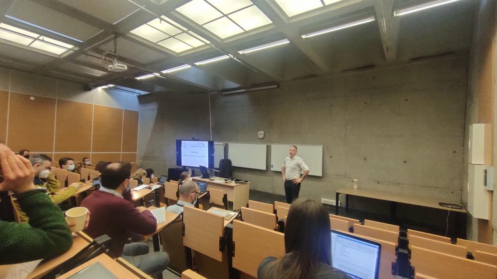 Carles_MO's tweet image. Today, very interesting lecture about #cities and #knowledge #spillovers  by Martin Andersson #ERSAwinterSchool22 @ERSA_org @SpatialWarsaw