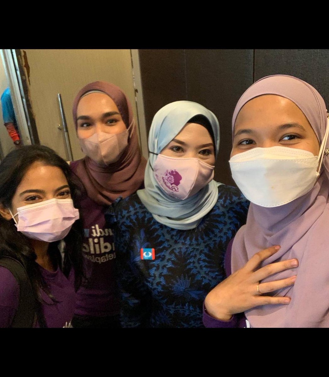 farzanahayani_'s tweet photo. 14|02|2022

Saya dan Srikandi Keadilan bertemu dan bergambar dengan Calon Dun Kempas, Napsiah Khamis yang juga Ketua Wanita Keadilan Johor. 

Selamat Maju Jaya!

#srikandikeadilan 
#prnjohor #dunkempas https://t.co/w2l6dMfTiQ