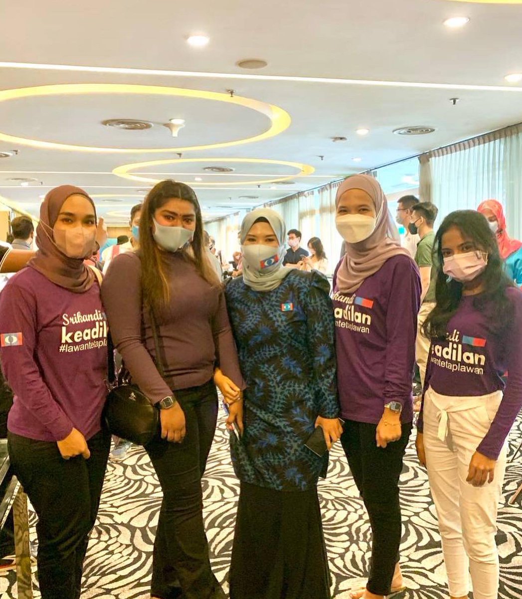 farzanahayani_'s tweet photo. 14|02|2022

Saya dan Srikandi Keadilan bertemu dan bergambar dengan Calon Dun Kempas, Napsiah Khamis yang juga Ketua Wanita Keadilan Johor. 

Selamat Maju Jaya!

#srikandikeadilan 
#prnjohor #dunkempas https://t.co/w2l6dMfTiQ
