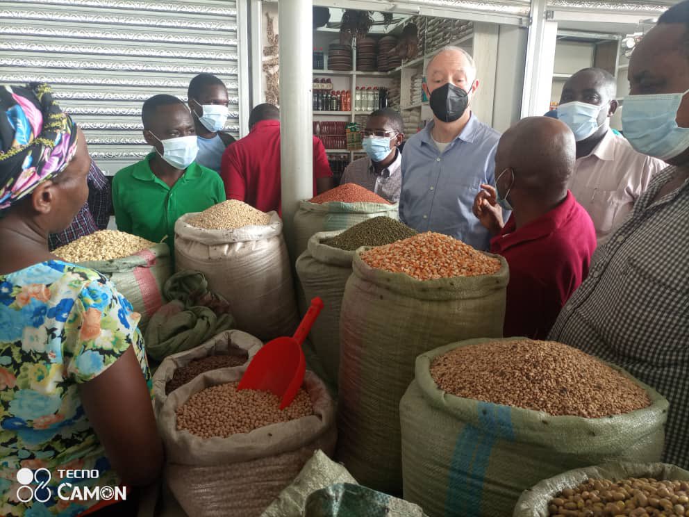 GAIN_TANZANIA's tweet photo. @GAIN_TANZANIA is more than privileged to host Director of programs at @GAINalliance and had a great opportunity to visit buguruni market project and meet with market management team, technical committee &amp; LGA’s leaders and witness reconstruction progress of the market https://t.co/4aSfqQQECg