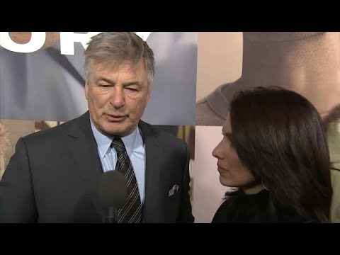 titrespresse's tweet image. (YouTube): La famille d'#Halyna #Hutchins porte plainte contre Alec Baldwin : L'acteur avait accidentellement tué la directrice de la photographie sur le tournage du western Rust. LIRE L’ARTICLE :.. titrespresse.com/11393512202/vi…