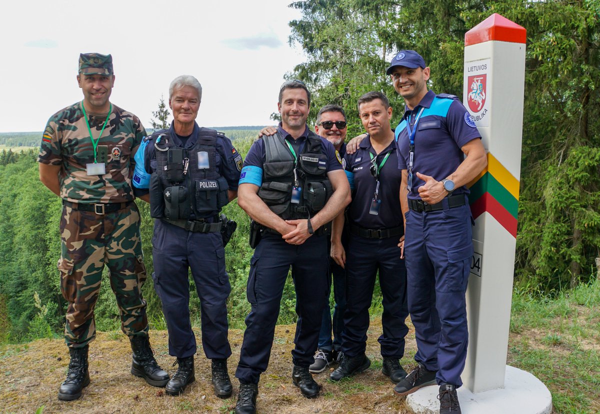 Frontex's tweet photo. Happy National Day, Lithuania! 🇱🇹
Did you know that Lithuanian border guards control about one-tenth of the external land borders of the Schengen Area - 1,070 km?
Last year, #EUstandingcorps and 🇱🇹 colleagues worked side-by-side to strengthen the 🇪🇺 Eastern border https://t.co/gttMTe50Y2