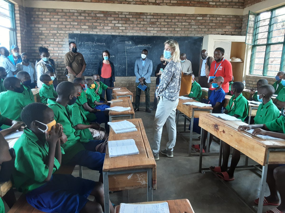 EdithHeinesWFP's tweet photo. Visit with @SwedeninRW to explore opportunities &amp; showcase work of @RwandaEmergency @RefugeesRwanda @WFP @PracticalAction @Water4People_RW &amp; other partners in #KigemeRefugeeCamp on #RenewableEnergy &amp; work to improve the environment for both #refugees &amp; their hosts in #Rwanda https://t.co/hMp7QTMHKv