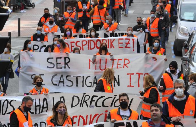 ITP-PCB EN LUCHA!!
Hoy, lxs chicxs del chaleco naranja se juegan mucho en el T. Supremo. 83 familias siguen reclamando justicia y el puesto de trabajo que les robaron.
Hoy, la clase trabajadora volverá a dar un sopapo al capitalismo criminal.
ZUEKIN GAUDE!! 📢📢
JO TA KE!! 💪🏾💪🏾