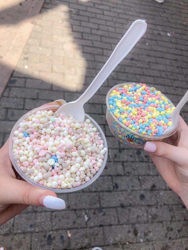 benchscafe's tweet photo. 💌 delivery!

dippin’ dots ice cream for benchtrio artists! https://t.co/650f7GlJEU