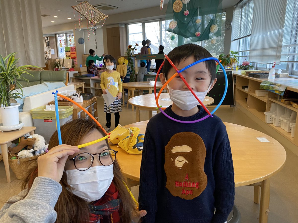 NIS_ELC's tweet photo. Spheres, spheres everywhere! โLook, I can be an astronaut! Look I can spin it really fast! Look, I can toss and catch them! Letโs make a snowman next!โ #loosepartsplay #constructionmath #NISinquire https://t.co/HTlZoLhqaK