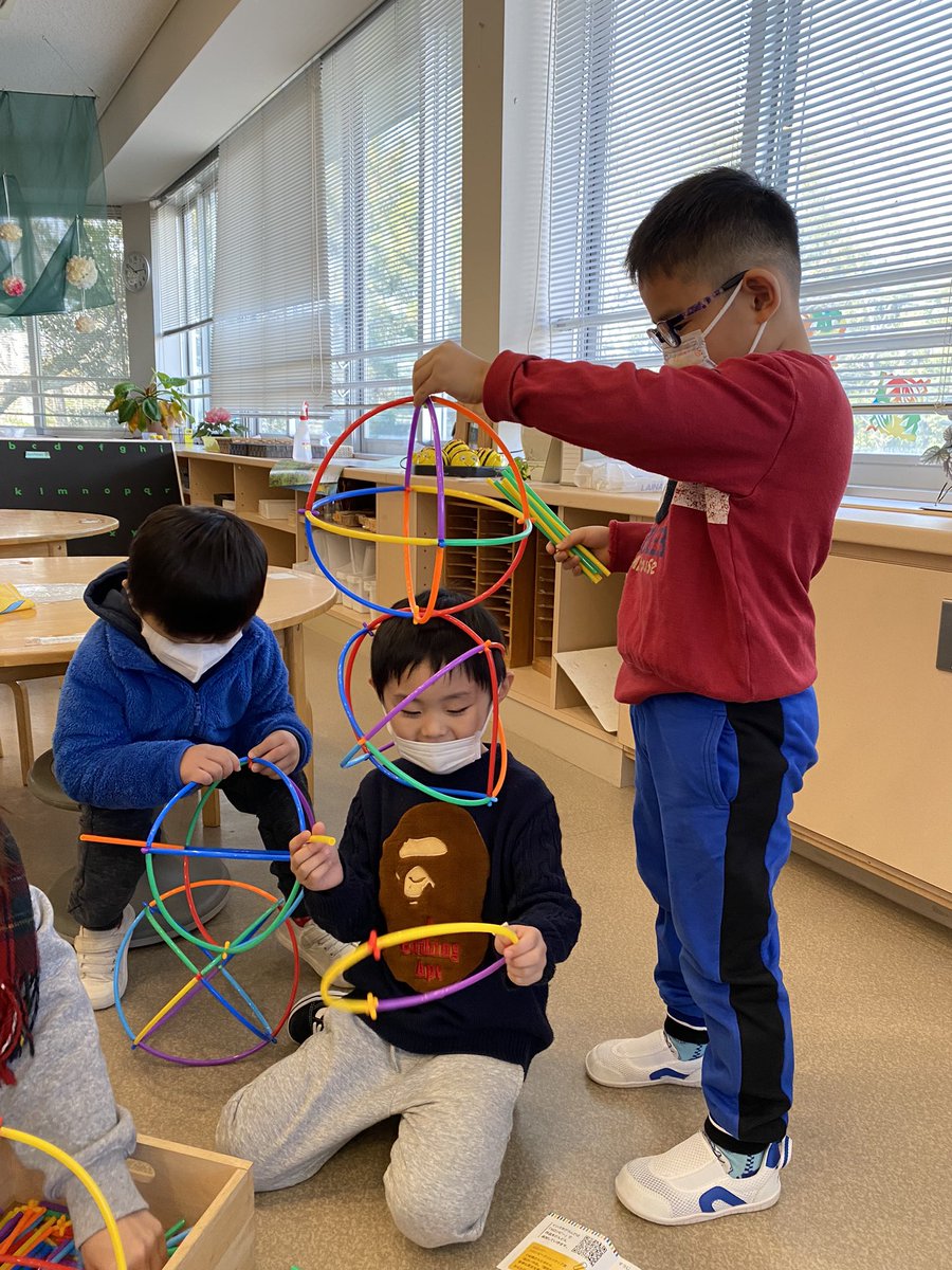 NIS_ELC's tweet photo. Spheres, spheres everywhere! โLook, I can be an astronaut! Look I can spin it really fast! Look, I can toss and catch them! Letโs make a snowman next!โ #loosepartsplay #constructionmath #NISinquire https://t.co/HTlZoLhqaK