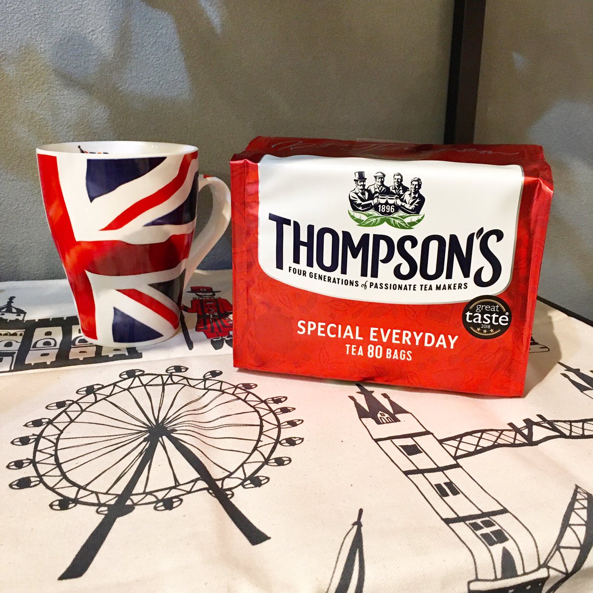 MayGift88's tweet photo. 先日まで開催されていた三越英国展で関東で初登場した、アイルランドの紅茶Thompson’s トンプソンズです。
日常的に紅茶を飲まれる方に特にオススメの一品です
#トンプソンズ
#thompsonstea
#maygift
#maygift88 https://t.co/9lohA8DN1j