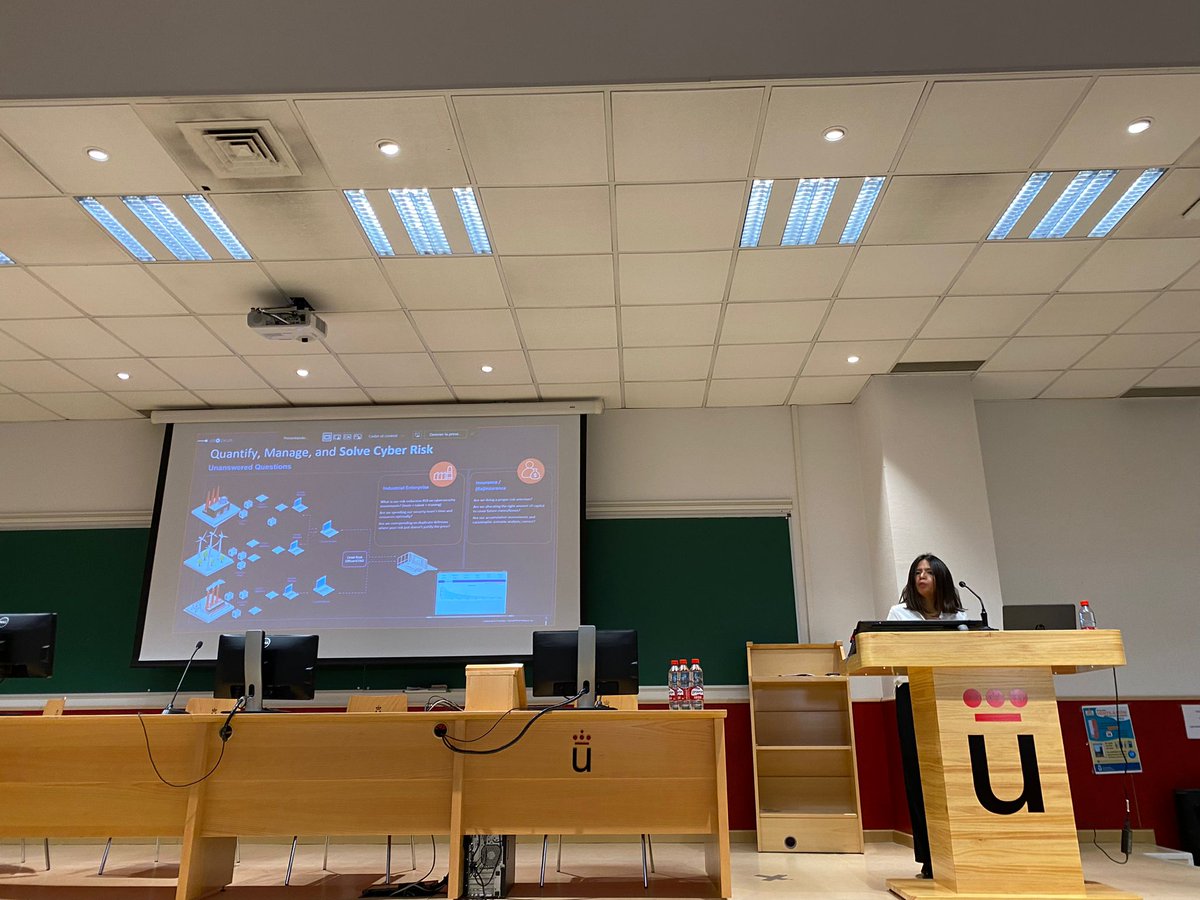 HackOnURJC's tweet image. ¡Arrancamos con la segunda charla del día! Tenemos a Romy Rodríguez Ravines que nos va a enseñar acerca del &quot;Ciberriesgo Industrial&quot;. Todo esto y más en las #HackOn2022