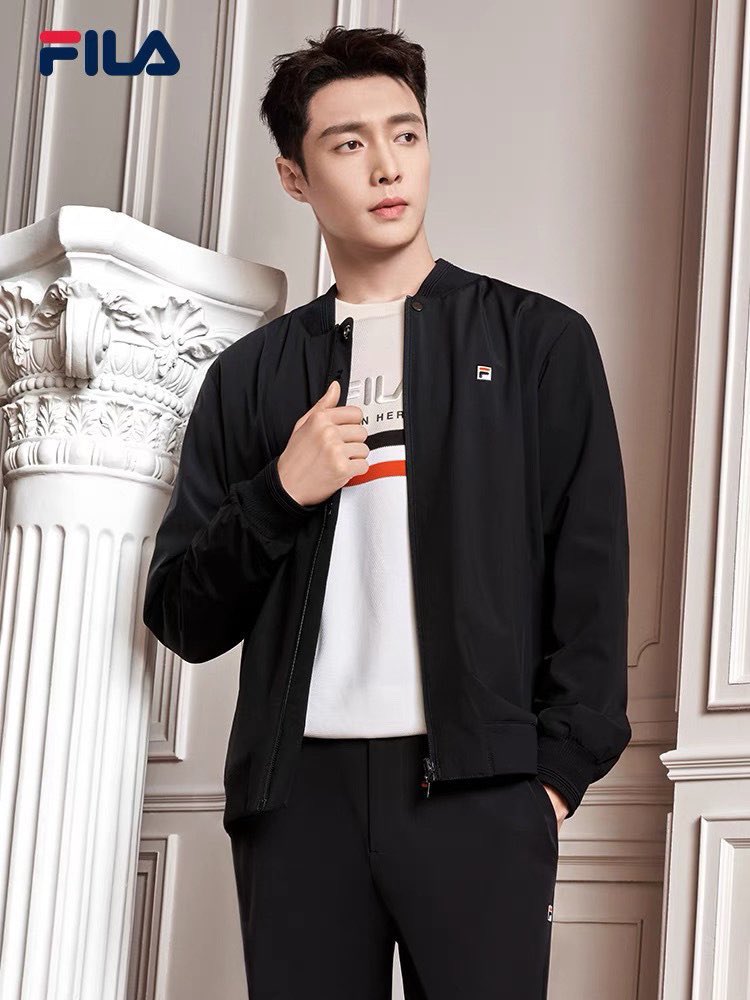 EXOPublicity's tweet photo. ZHANG YIXING UPDATE for FILA 🔥

@weareoneEXO @layzhang https://t.co/2JBHhSjQuc