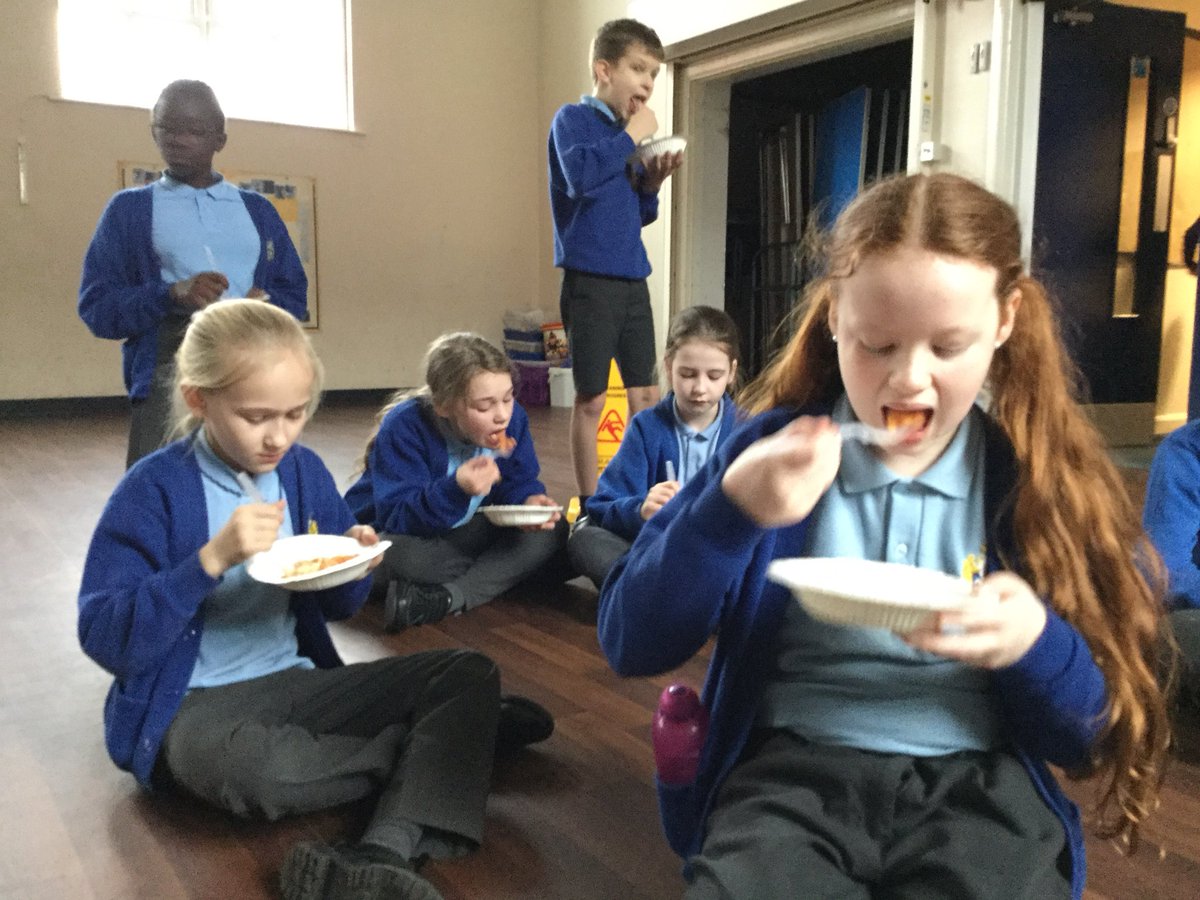 LSTClass_14's tweet photo. We made pasta as part of our healthy life science topic! #stpsscience https://t.co/0BIpMIn27A