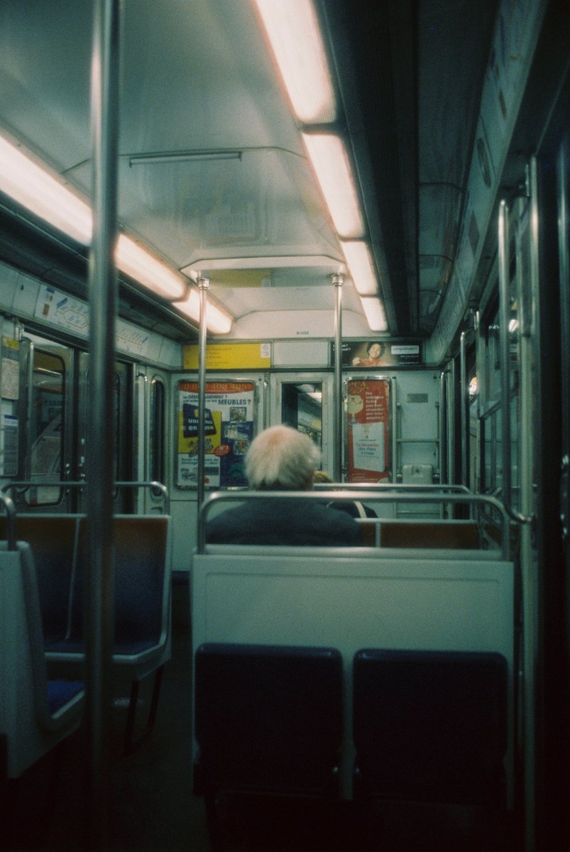 TanguyDlvt's tweet photo. Le métro à l'argentique <3 https://t.co/KSmUDGnOTM