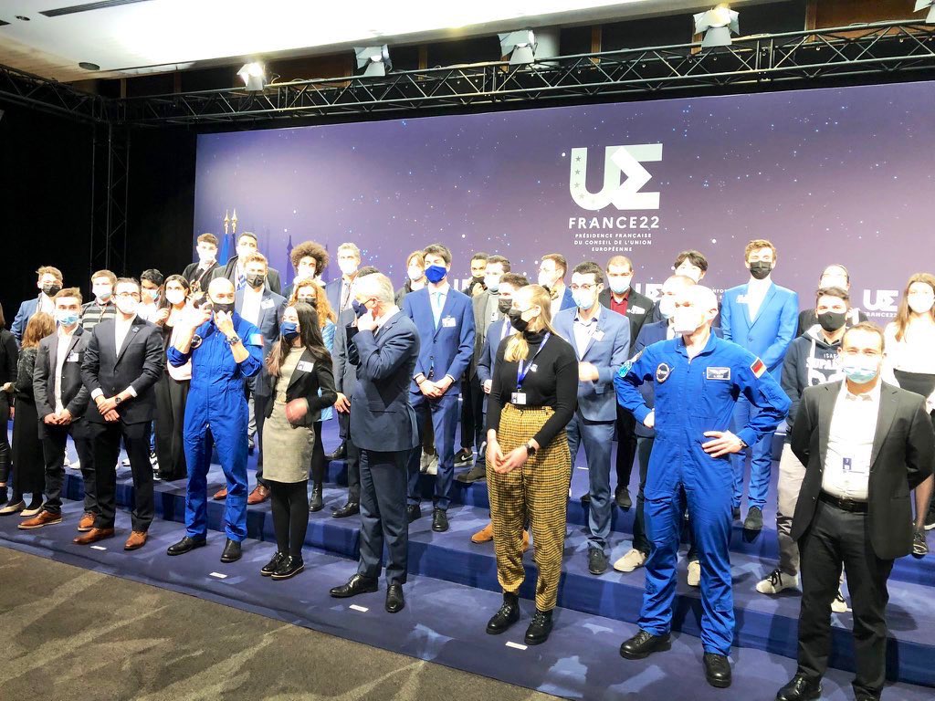 ISAE_officiel's tweet image. Échanges &amp;amp; photos avec @BrunoLeMaire et nos étudiants @ISAE_officiel : Lou-Ann Gicquel et Jules Coeuillet, étudiants de 1ère année du cursus ingénieur, ont pu discuter quelques minutes avec le Ministre de l’Économie, des Finances et de la Relance ! #SpaceSummit