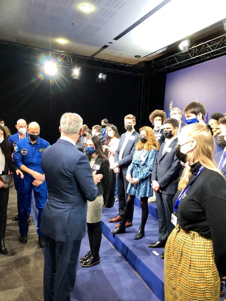 ISAE_officiel's tweet image. Échanges &amp;amp; photos avec @BrunoLeMaire et nos étudiants @ISAE_officiel : Lou-Ann Gicquel et Jules Coeuillet, étudiants de 1ère année du cursus ingénieur, ont pu discuter quelques minutes avec le Ministre de l’Économie, des Finances et de la Relance ! #SpaceSummit