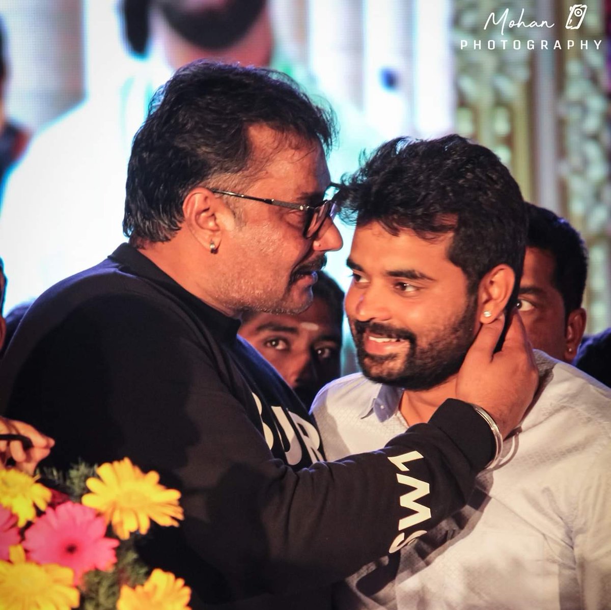 iPrajwalRevanna's tweet photo. ಕನ್ನಡ ಚಿತ್ರರಂಗದ ಜನಪ್ರಿಯ ನಾಯಕ ನಟ, ನಿರ್ಮಾಪಕ ಚಾಲೆಂಜಿಂಗ್ ಸ್ಟಾರ್ ಶ್ರೀ ದರ್ಶನ್ ತೂಗುದೀಪ ಅವರಿಗೆ ಜನ್ಮದಿನದ ಹಾರ್ದಿಕ ಶುಭಾಶಯಗಳು.

ತಾಯಿ ಚಾಮುಂಡೇಶ್ವರಿ ನಿಮಗೆ ಉತ್ತಮ ಆರೋಗ್ಯ, ಆಯುಷ್ಯ ಹಾಗೂ ಯಶಸ್ಸನ್ನು ಕರುಣಿಸುವ ಮುಖಾಂತರ ನಿಮ್ಮ ಕಲಾ ಸೇವೆ ಹೀಗೆ ಮುಂದುವರೆಯಲಿ ಎಂದು  ಆಶಿಸುತ್ತೇನೆ. @dasadarshan

#HappyBirthdayDarshan https://t.co/MKCekc5niq