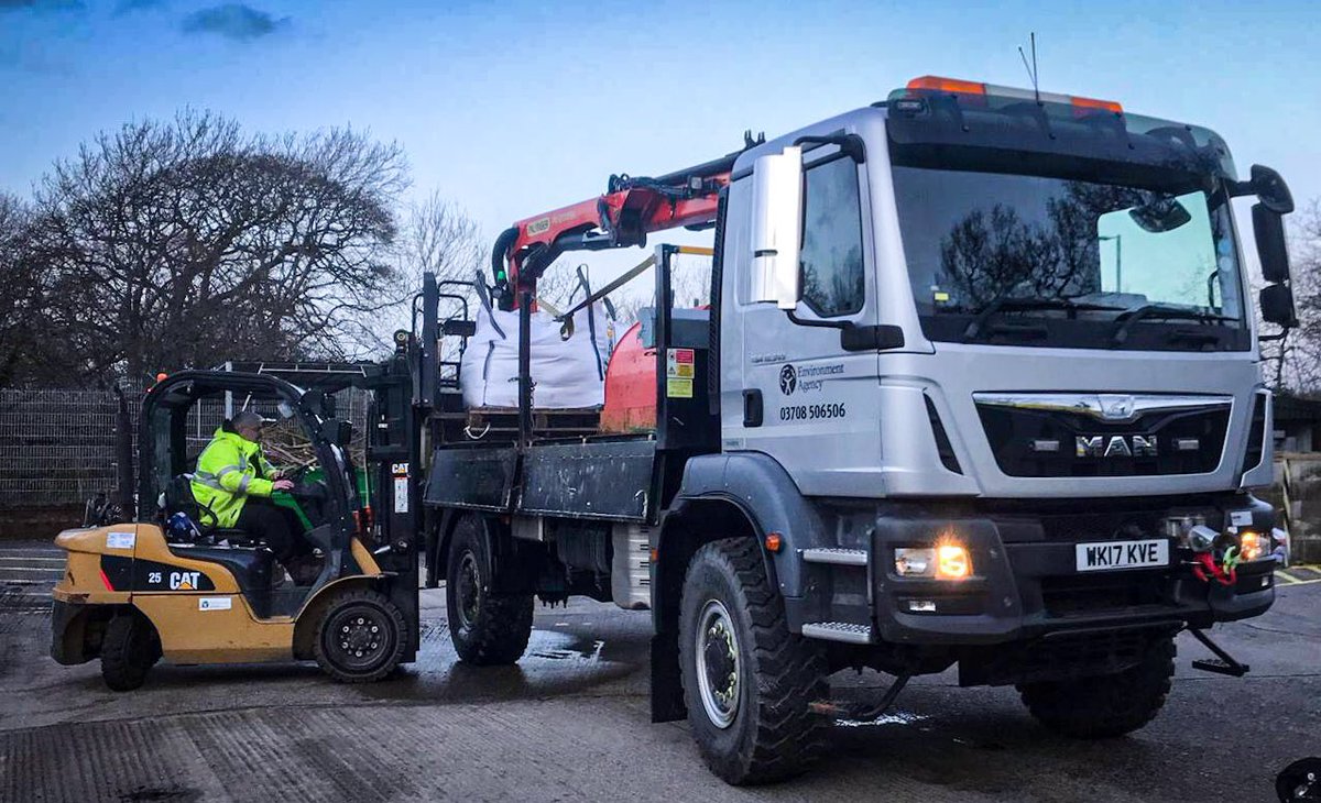 North Devon field team are mobilising resources ready to operate assets,and support communities ahead of #StormEunice #thinkbigactearly #beprepared @johncurtinEA