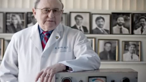 StoriaMedicina's tweet photo. #OTD in 2001 the great cardiologist Bernard Lown died at the age of 99. He developed a cardiac defibrillation technique and introduced the use of lidocaine in #cardiology. One type of #arrhythmia is also named after him.

#histmed #medtwitter #historiamedica #cardiologia #medizin https://t.co/wIzfktcgkd